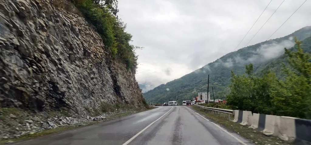 dorogi-v-Gruzii-v-gorah
